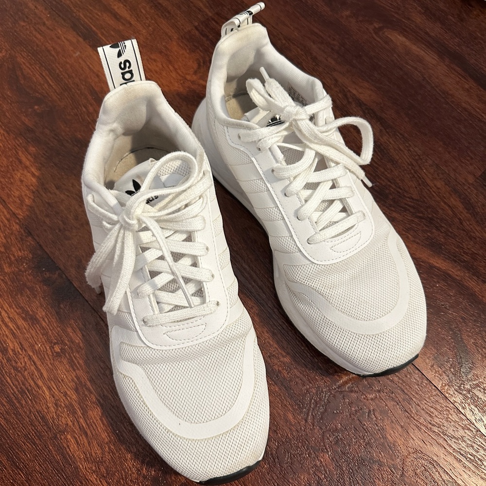 ADIDAS WOMEN’S NMD WHITE TENNIS SHOES — 7.5